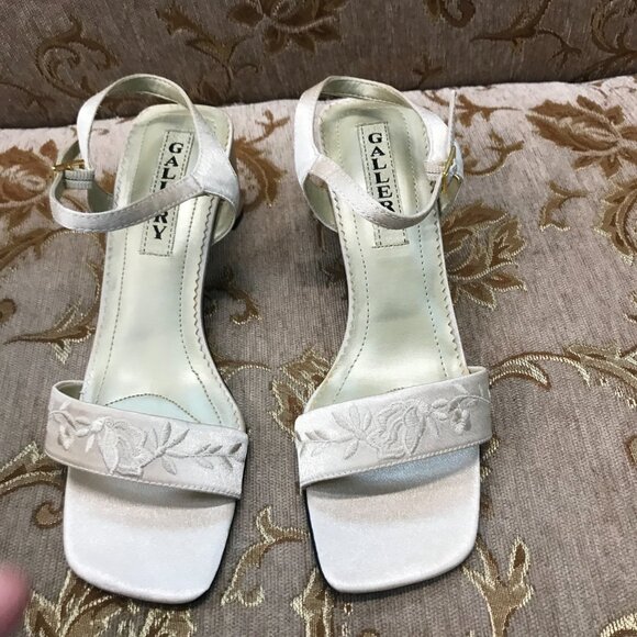 GORGEOUS Champagne Satin Ankle-Strap Sandals, Embroidered Formal Pump Dress Shoe - Picture 8 of 16